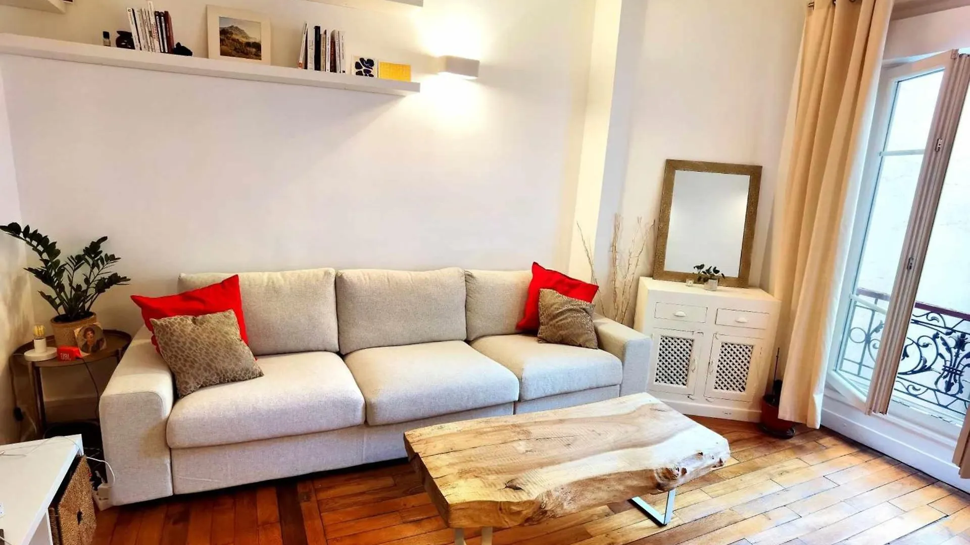 Bright And Peaceful Nest Near Montmartre location