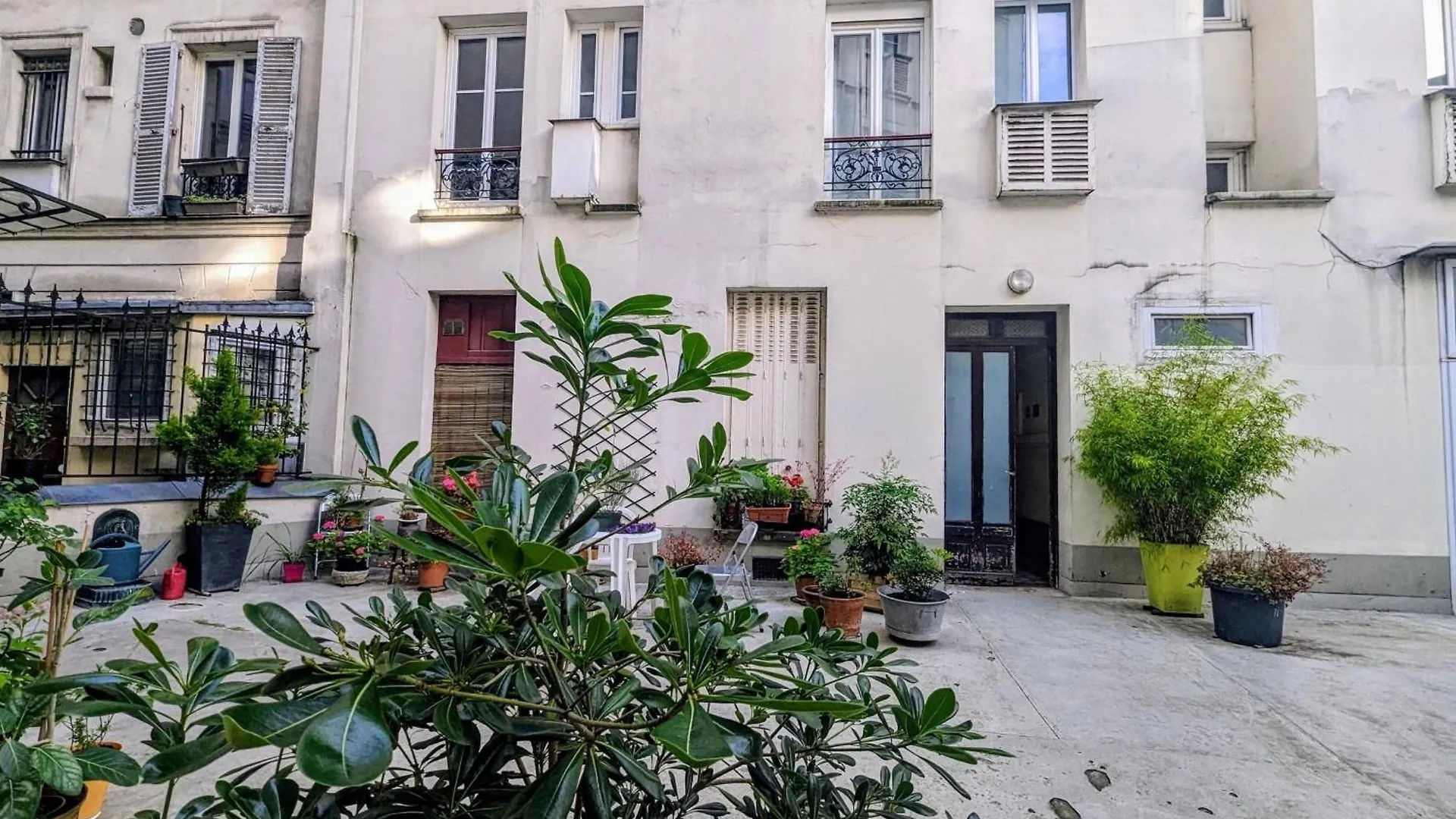Bright And Peaceful Nest Near Montmartre Apartment Paris France